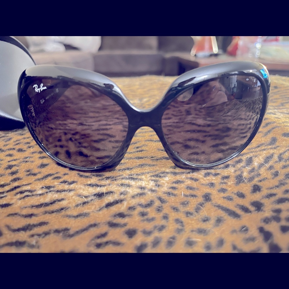 Jackie O ray bans. Black. Near perfect condition  box included.